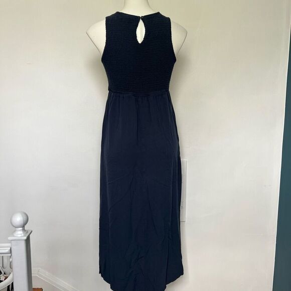 Isabel Ingrid + Isabel Smocked Midi Dress with keyhole cutout - Picture 3 of 11